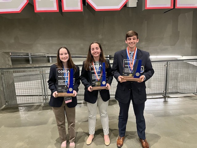 HanoverSchools's tweet photo. INTERNATIONAL CHAMPIONS! Five of our students, representing @ATLRaiderNation and @PatriotsPhhs, have earned top honors at the DECA International Career Development Conference, triumphing over students from around the world in their respective categories! https://t.co/lRP2qeqtmk