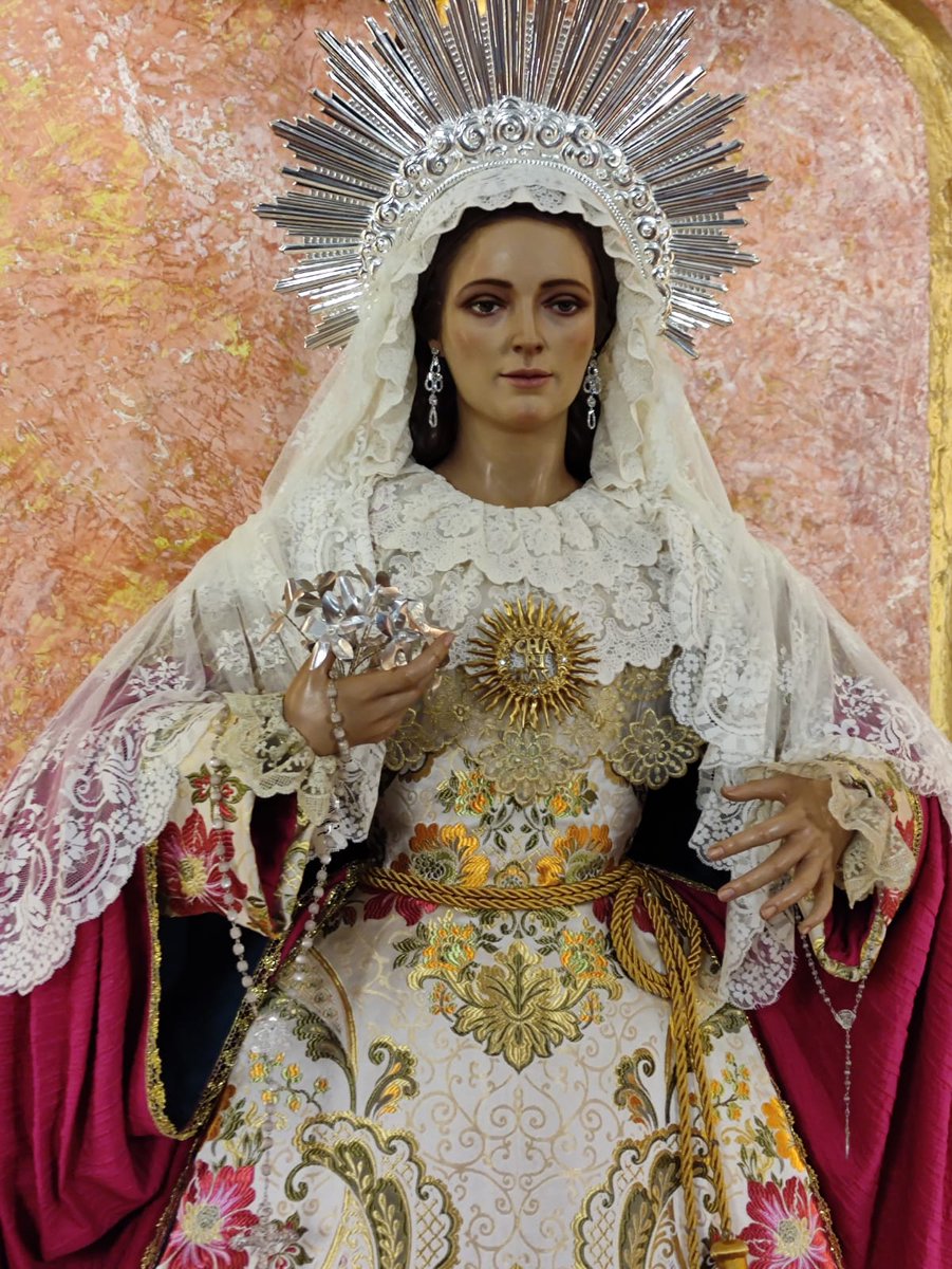 SantaCruzRonda's tweet photo. María Santísima de Caridad y Esperanza, ataviada en este mes de mayo. Tiempo de Pascua en el que reflexionamos sobre la experiencia de la Pasión a través de los ojos de nuestra bendita Madre implorando su Caridad y su Esperanza

¡Reina del Cielo, alégrate, Aleluya!

#CruzyCaridad https://t.co/yhhkWHyxfY