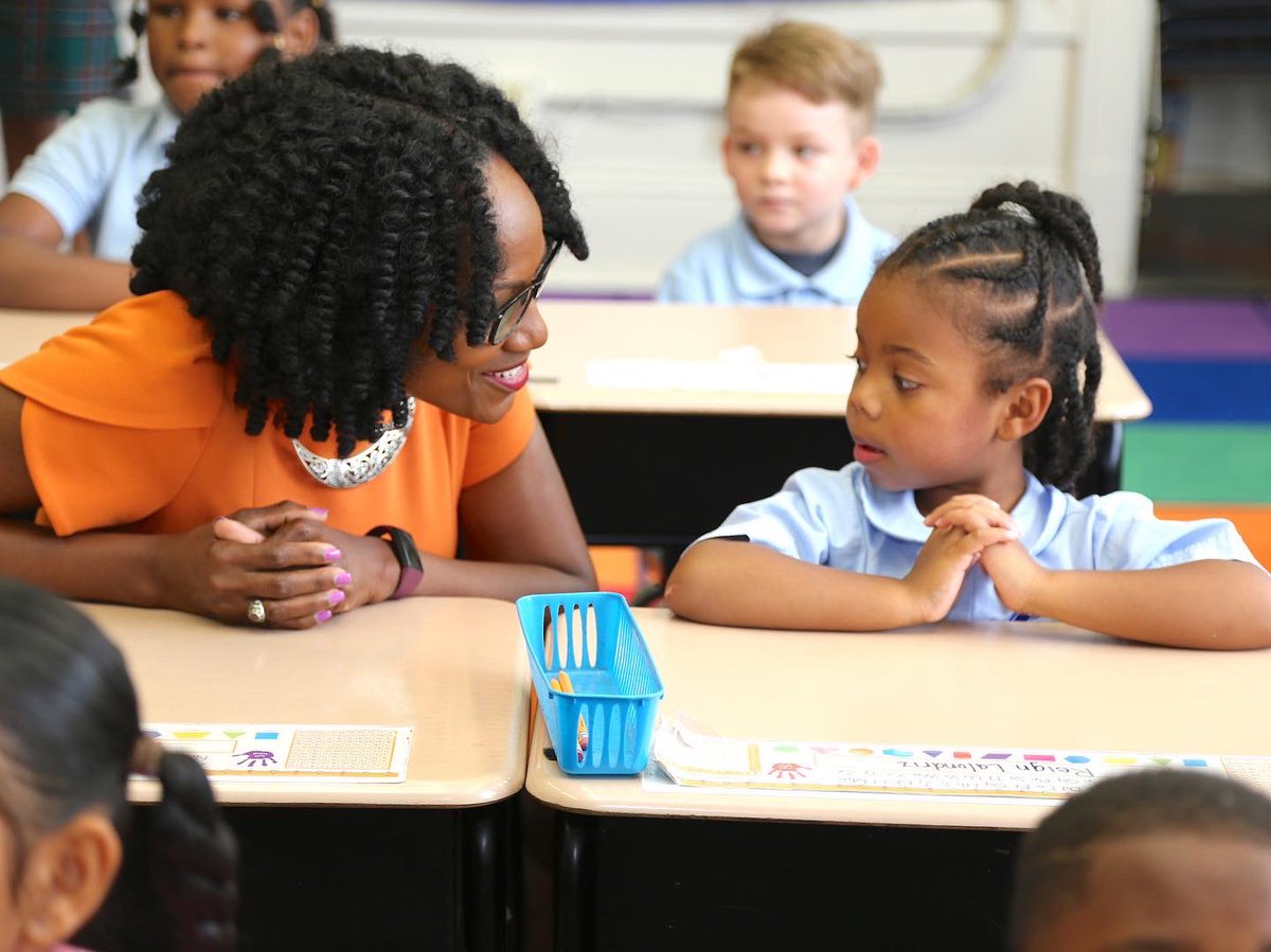 NOLAPSchools's tweet photo. What a great morning! Today, incoming NOLA-PS superintendent @DrAvisW toured @ElanAcademyNola where she was met with warm welcomes from the lovely students and staff! https://t.co/KXehL7ZpXU