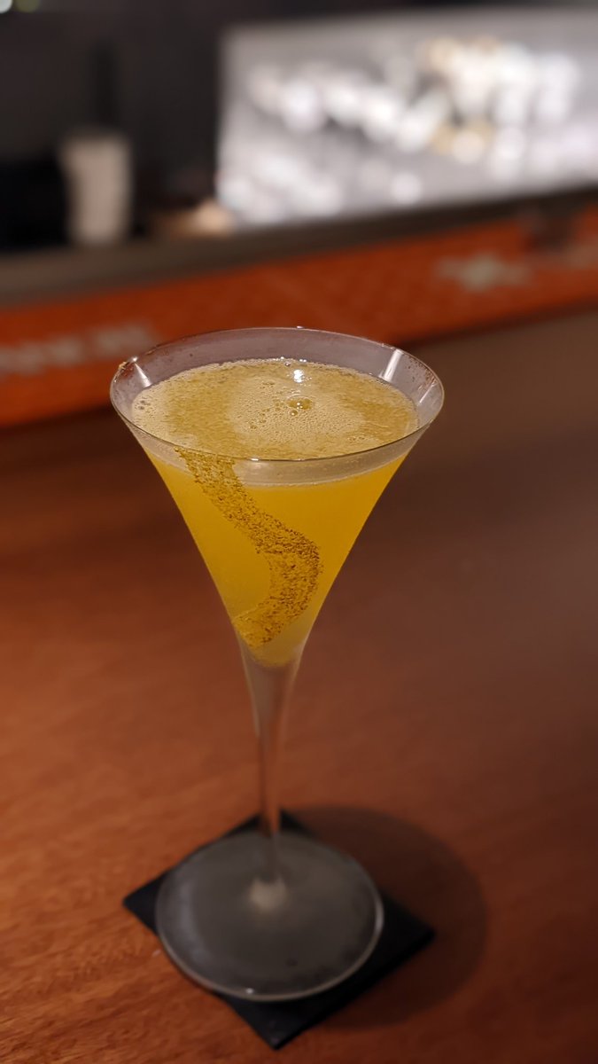 simon_whisky_ba's tweet photo. 本日は西麻布に訪問🍸
たくさん美味しいカクテルを飲めて、日本に戻ってきて良かったと感じだなー。
Dealan-Deの綾さんと、Amberの小川さん本当にありがとうございました🤩
またお願いします
#カクテル #西麻布 #Dealande #BarAmber https://t.co/L1anUUBynV