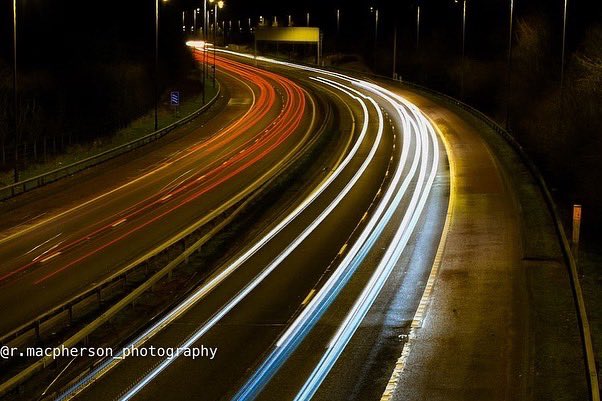 photo_macph's tweet photo. Some long exposure night photography done from standing on a bridge over a motorway! 

#nightphotography #carlights #light #streetphotography #street #car #road #art #photography #colour #color #glasgow https://t.co/OaJQ4A2v3l