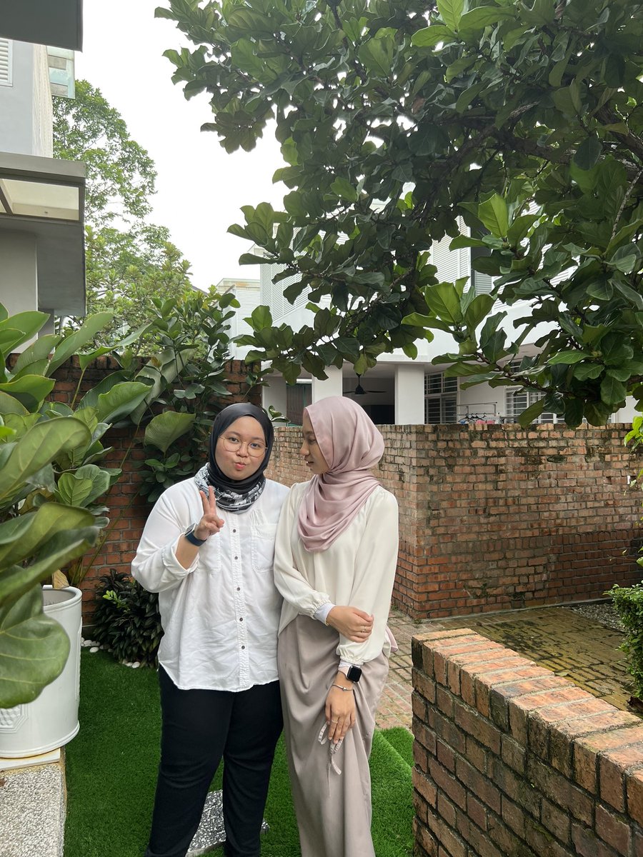 raudhahabas's tweet photo. with kir :P https://t.co/SHE66K1vUd
