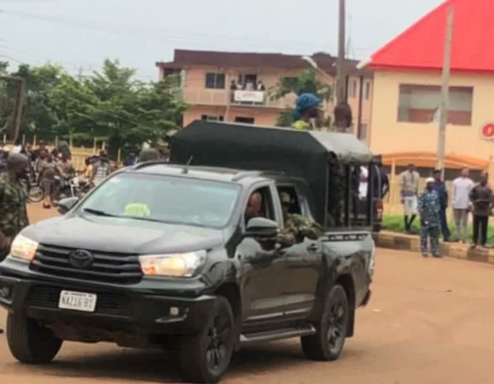 CableLifestyle's tweet image. ASUU strike: Gunshots as soldiers disperse protesting students in Akure | TheCable Lifestyle lifestyle.thecable.ng/asuu-strike-gu…

#ASUUstrike
