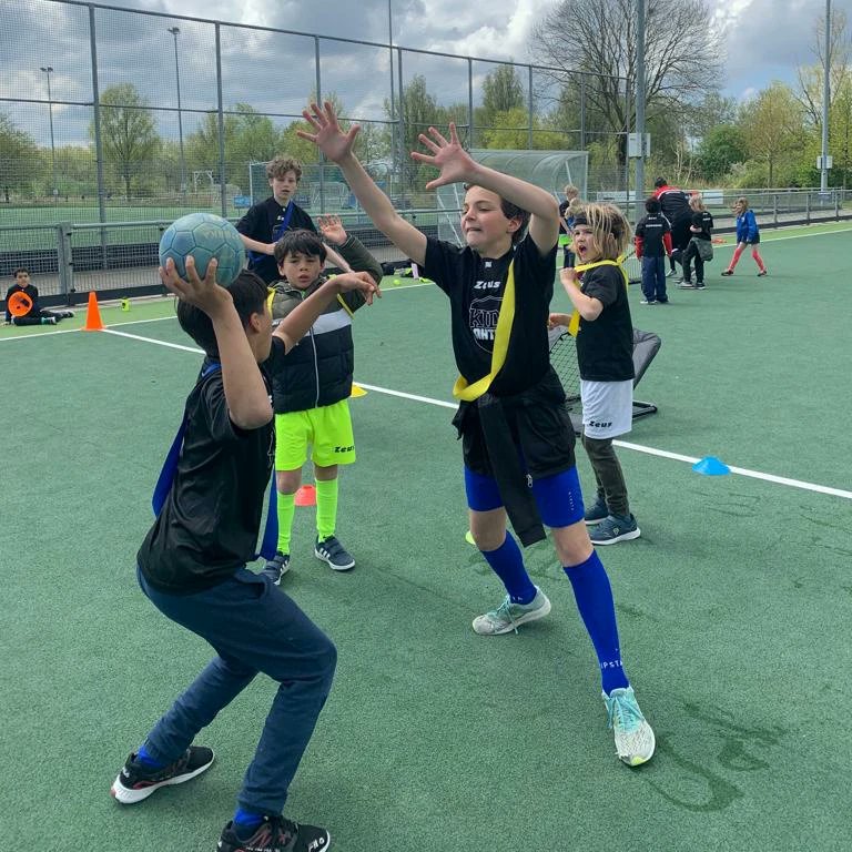 Na een toffe Meivakantie maken we ons op voor een vol en divers programma met sportkampen tijdens de Zomervakantie. Check kidsaktief.nl 👈