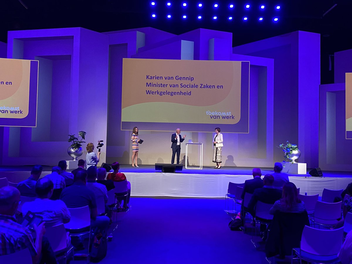 CNV (@vakbond) on Twitter photo De grote finale van ons congres: CNV-voorzitter <a href="/Piet_Fortuin/">Piet Fortuin</a> overhandigt <a href="/karienvangennip/">Karien van Gennip</a>, minister van <a href="/MinisterieSZW/">Ministerie van Sociale Zaken & Werkgelegenheid</a> ons manifest over de toekomst van werk!
Lees het manifest zelf op cnv.nl/nieuws/cnv-man… De grote finale van ons congres: CNV-voorzitter <a href="/Piet_Fortuin/">Piet Fortuin</a> overhandigt <a href="/karienvangennip/">Karien van Gennip</a>, minister van <a href="/MinisterieSZW/">Ministerie van Sociale Zaken & Werkgelegenheid</a> ons manifest over de toekomst van werk!
Lees het manifest zelf op cnv.nl/nieuws/cnv-man…