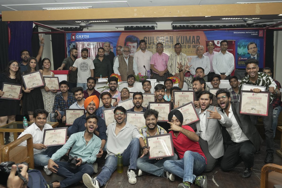 gkftii's tweet photo. GKFTII School of Film and Television has successfully organized its 11th & 12th convocation ceremony on 17th May 2022.
#convocationday🎓
#diploma #certificate #actingforfilmandtv🎭 #filmmaking🎬🎥 #cinematography🎥 #directionproduction🎬 #ScreenplayWriting #gkftii https://t.co/UxOruJ6zQ1