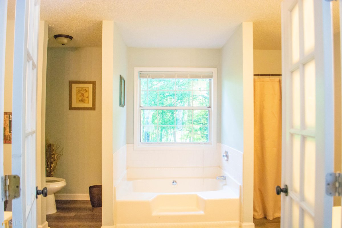 Could you picture yourself in this Decatur home? #decaturhomes #decaturrealestate #metroatlantahomes #metroatlantarealestate #buyahome #sellahome #invest #thehomeboy #markusbutts