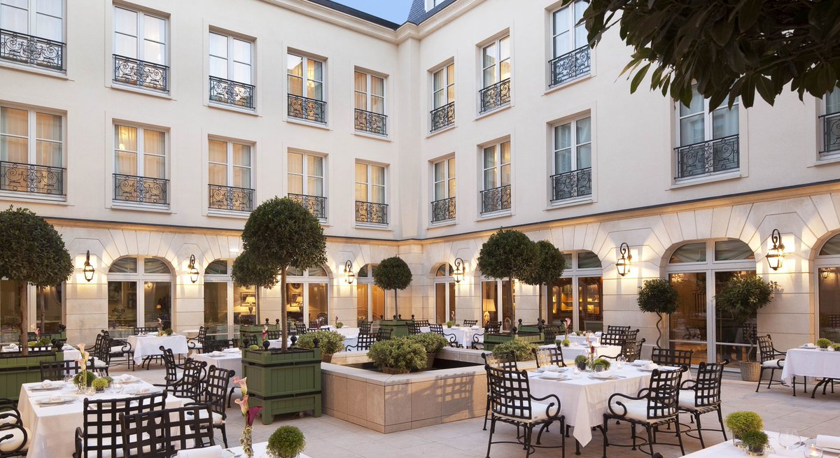 ActuFoot_'s tweet photo. Le Real Madrid a totalement privatisé l'hôtel de luxe 5 étoiles "Auberge du Jeu de Paume" situé à Chantilly pour sa finale de Ligue des Champions à Saint-Denis.

(@jfelixdiaz) https://t.co/JcpFaKkaPg