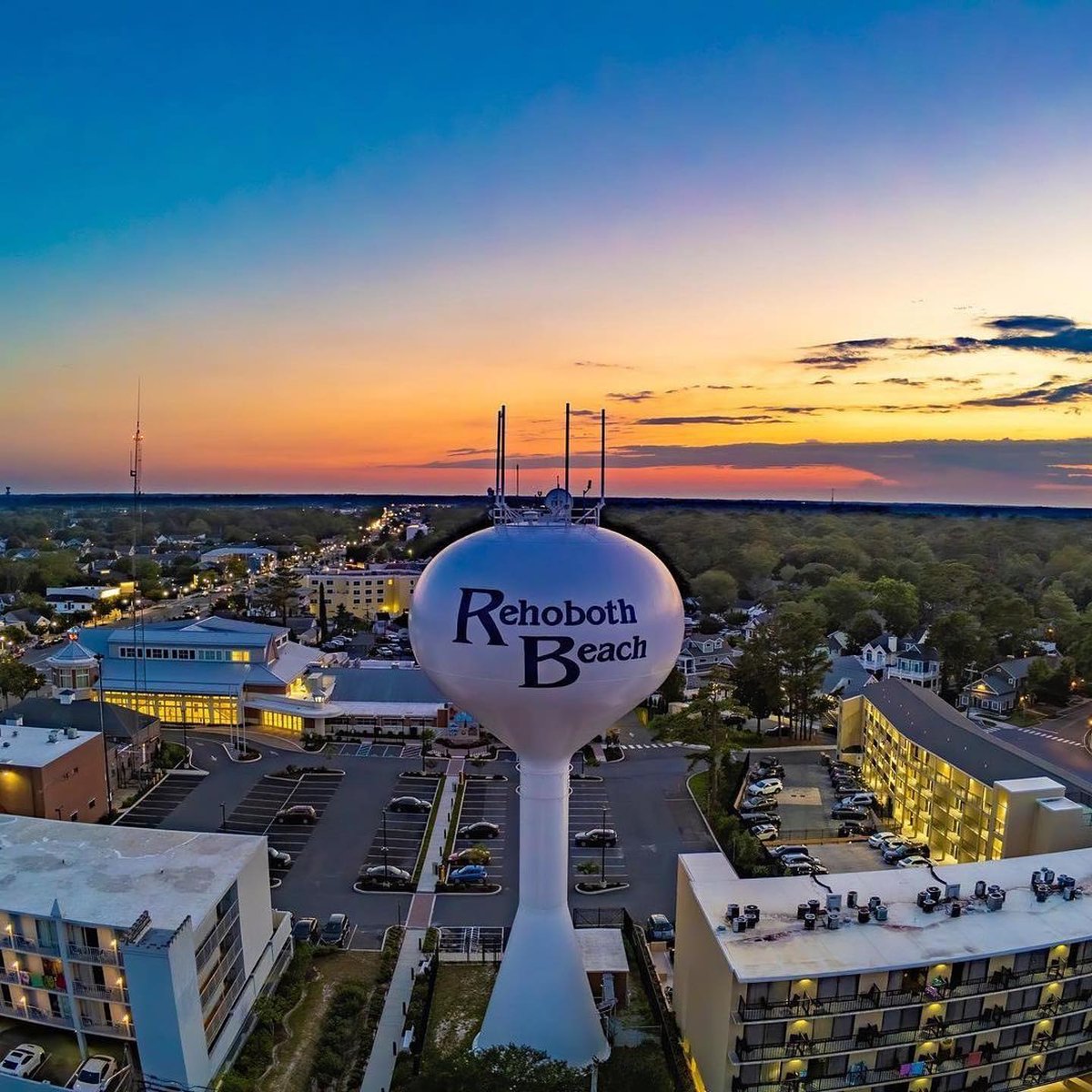 JackLingo's tweet photo. Coastal Delaware is stunning from every angle! โ๏ธ๐ // @๐ธ: @azureyemedia
.
.
.
#repost #lovewhereyoulive #rehobothbeach #atlanticocean #sunset #eastcoast #views #luxury #travel #vacation #trip #taxfree #delaware #thefirststate https://t.co/ajk63f3t0k