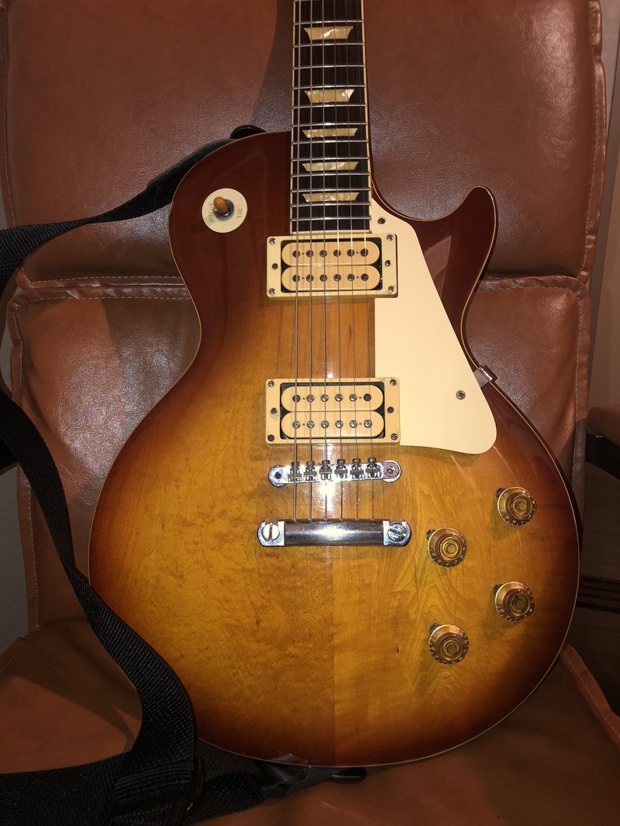 TonnyMo00289932's tweet photo. 1981年のLs80。ピックアップ変えようかなぁ。
#Tokails80
#Tokai
#ls80
#ジャパンビンテージ
#エレキギター https://t.co/WEx909ap2d