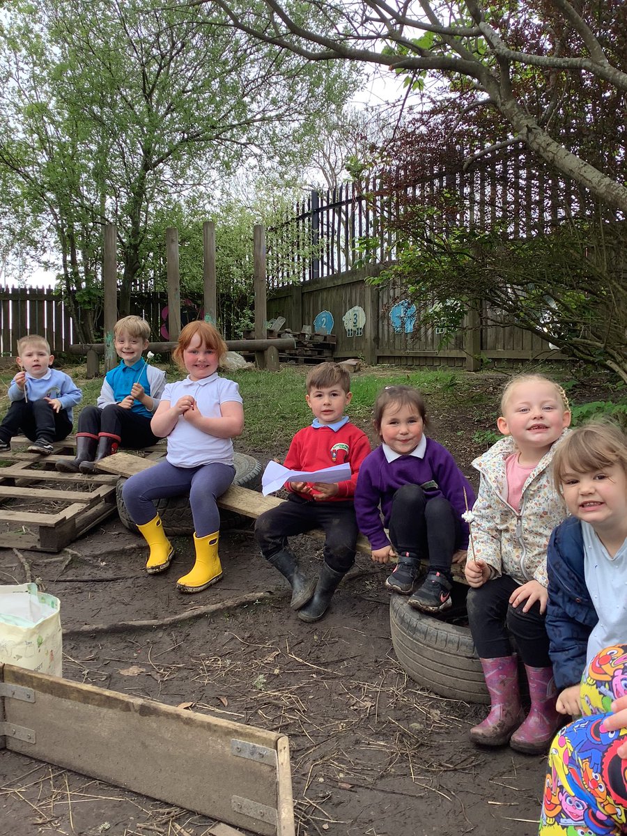 eastertounps's tweet photo. Nursery rhyme time at the fire pit π₯πΆπ©βπ©βπ§βπ¦ #outdoorlearning #safesally #forrestskills https://t.co/opA2a4klF4