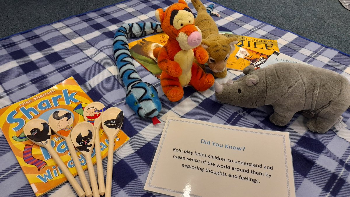 FamilyFirst_ERC's tweet photo. Lovely afternoon exploring play in our #LetsPlayERC programme in Thorntree Hall. https://t.co/bSRNXURBGs