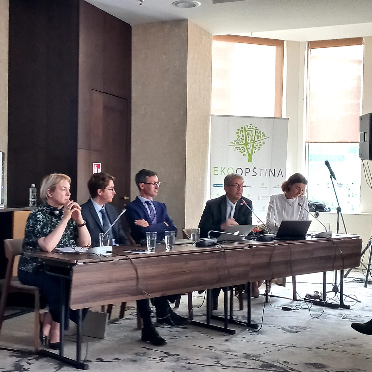 InstitutVeolia's tweet photo. Today EkoOpština 2022 starts in #Belgrade with a 1st seminar on #sustainable #wastemanagement. We are proud to support Serbian municipalities to take up the #ecological challenges.
#ecologicaltransformation #cities #renovation #sustainabledevelopment https://t.co/7puIzRd2C1
