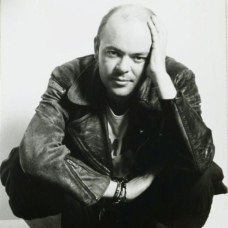 RevistaLMR's tweet image. El macho de acá (Argentina) trata mal a la mujer y después la mujer lo deja y después llora, toma y canta un tango.
Siempre es un macho lloro, cantando y llorando y porque?, porque trato mal a la mujer.
Tratala bien loco y por ahí te va bien.

Luca Podrán.
#FelizCumpleMaestro