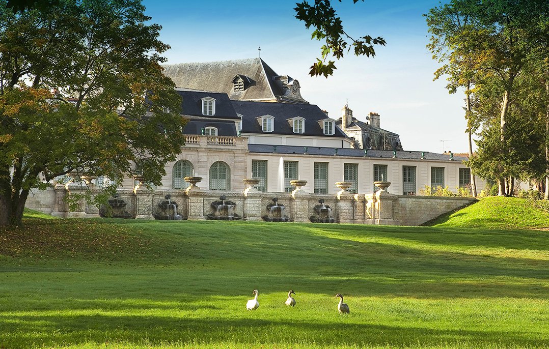 ActuFoot_'s tweet photo. Le Real Madrid a totalement privatisé l'hôtel de luxe 5 étoiles "Auberge du Jeu de Paume" situé à Chantilly pour sa finale de Ligue des Champions à Saint-Denis.

(@jfelixdiaz) https://t.co/JcpFaKkaPg