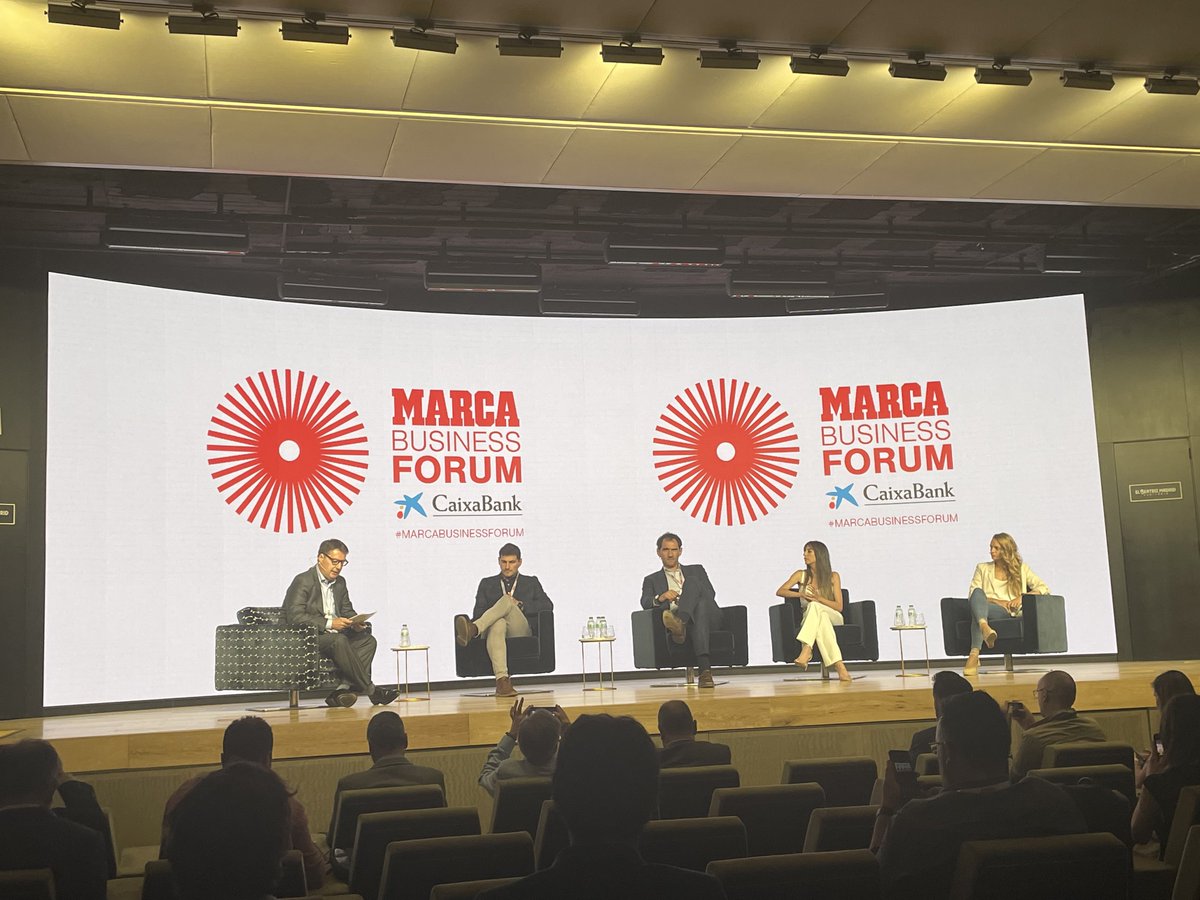 Turno para los deportistas “De la élite deportiva a la élite empresarial y directiva” con la presencia de <a href="/jgarbajosa15/">Jorge Garbajosa</a> y un gran elenco de deportistas como <a href="/IkerCasillas/">Iker Casillas</a>. Felices por estar aquí con la presencia del presidente de <a href="/BaloncestoESP/">Baloncesto España</a>