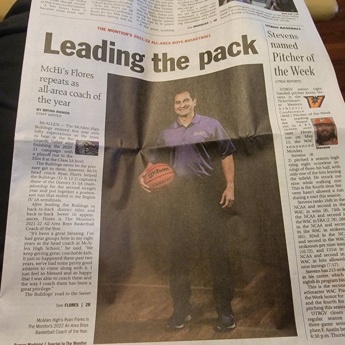 CHRISTINEARDIS's tweet photo. CONGRATS to @McAllenISD #McHi #hoops coach Ryan Flores, second straight year as All-Area #CoachoftheYear ! #blessed @McHiPride @lopezjay @mchiathletics #wearemchi @MCHIBasketball https://t.co/AYt1jWcHyL