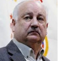 humber1960's tweet photo. #ULTIMAHORA 
Este “señor” confeso asesino intelectual, es el “padrino” que dirige al gobierno. El Altamirano del 73.
Nunca ha trabajado un día. Desde que ingresó el año 58 a los 15 años a las JJCC vive del estado. No sabe lo que es pagar una cuenta, pero si aniquilar un país. https://t.co/zLw46piQ6q