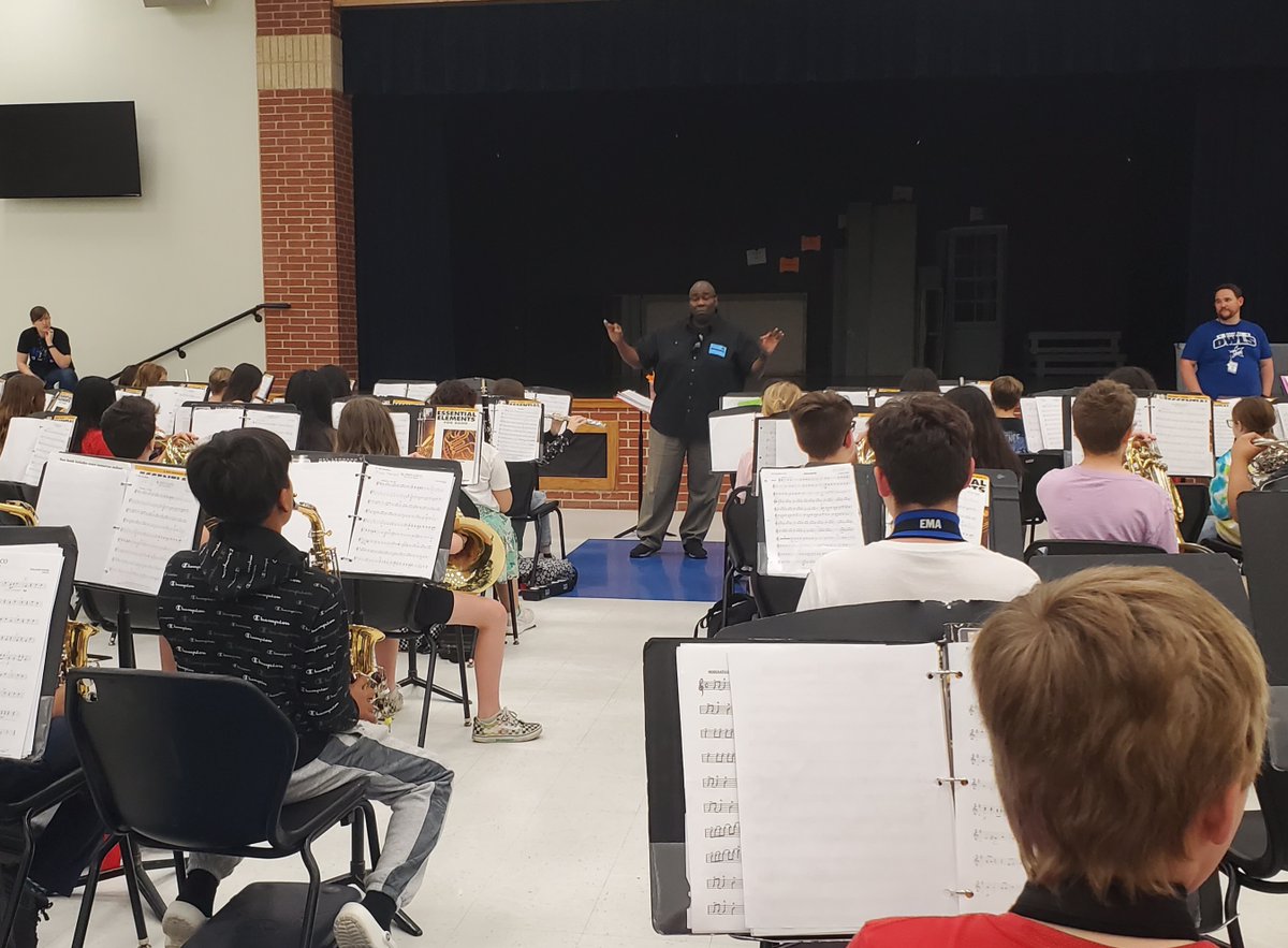 JoshuaISD's tweet photo. Beginner Band students @LoflinMS got a fantastic surprise on Monday! The actual composer of one of their pieces of music called "El Pato Loco", came to visit and even worked with them! A huge thank you to Mr. William Owens for stopping by!
#BeBetterLMS #TakeFlightJISD https://t.co/EvfCWOg2SA