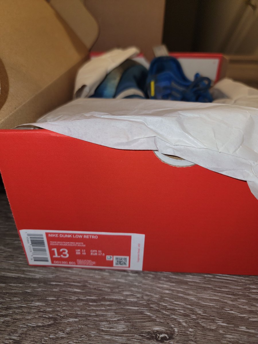 ShoTime4's tweet photo. .@Nike @nikestore Does this look like the Dunk Lows that I ordered?
Was fortunate to win the white/red dunk low release last week and this is what showed up to my door today.
Customer service offered a refund and 20% off. As hard as it is to win a Snkrs release I expected better https://t.co/23ZQYQiyVg