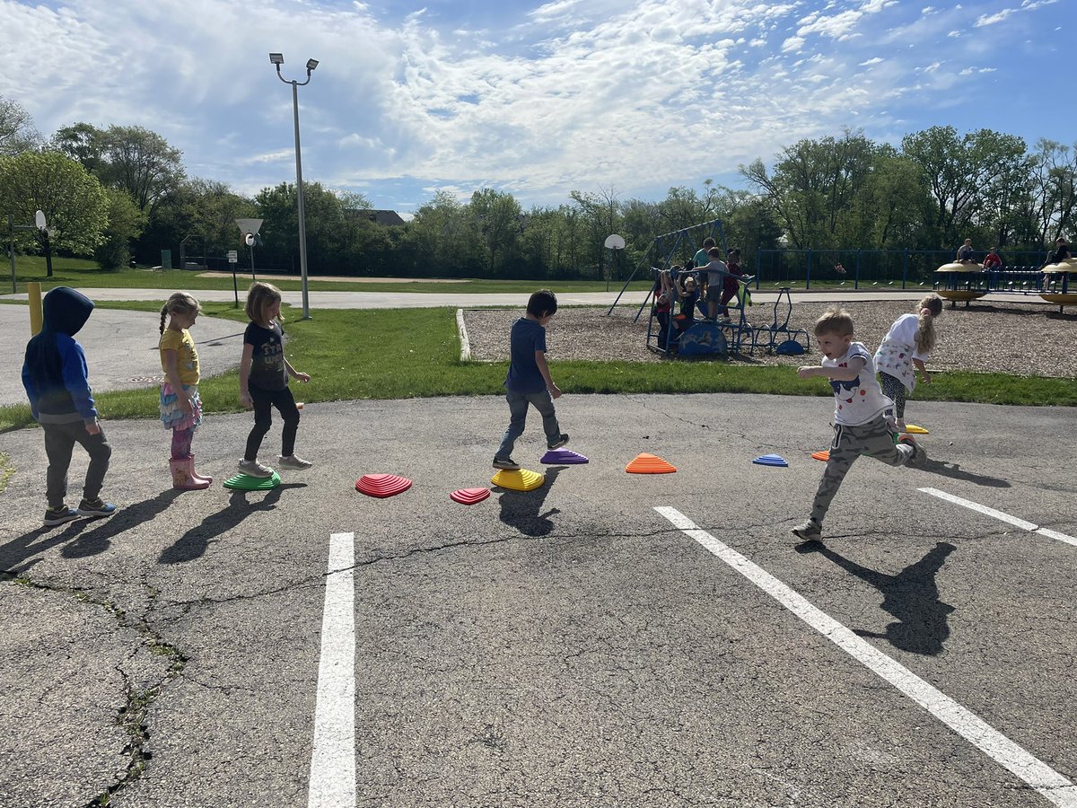 HopkinsKinder's tweet photo. Thank you @IndianTrail_PTA for the fun stepping stones! We love them! #dg58pride https://t.co/n2cOAXjB5u