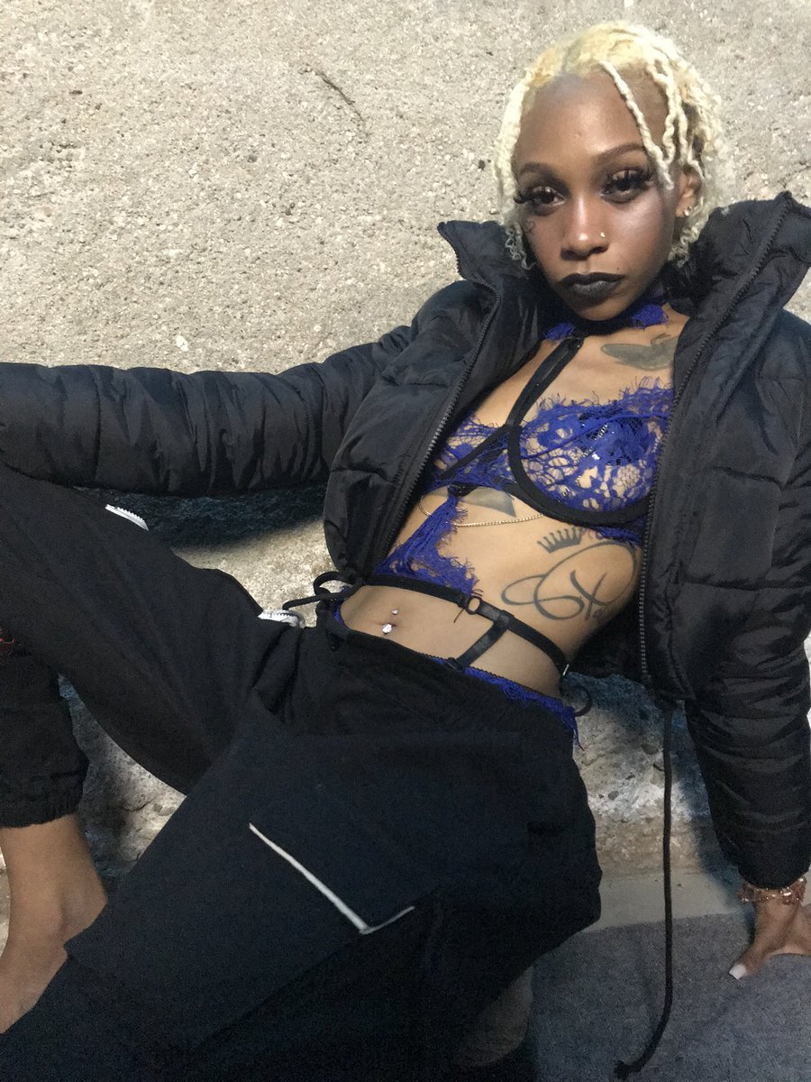 PoisedIntimates's tweet photo. Blueberry Lace Set (4 piece Set) #lingeriestyle #streetwear #locs #lacelingerie https://t.co/XniuSuZRoB https://t.co/oHTVSXq4l1