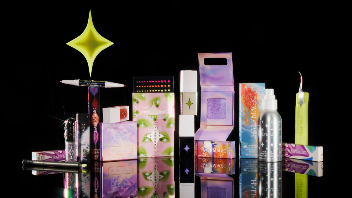 bellamodeling's tweet image. #HalfMagic, a #Beauty Brand by '#Euphoria' #Makeup Artist #DonniDavy, Is Officially Here: Since it first debuted in 2019, there has been no shortage of discussion about the #beauty looks in "#Euphoria." It can be argued that the HBO show's trendsetting… fashionista.com/2022/05/half-m…