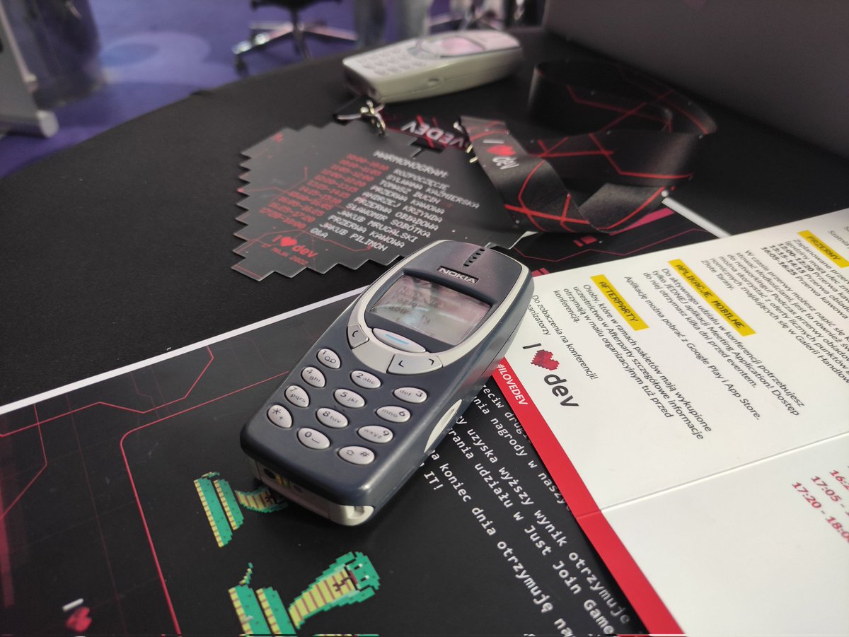 Tenebrael's tweet photo. A tak wygląda nasze stanowisko @JUSTJOIN_IT na #ILoveDev 😁 Meblościanka, #Nokia3310, #Nerf, kaczki-debugaczki i inne cuda. Najntisy pełną gębą, gimby nie znajo 💪 https://t.co/CzM1BHzEGY