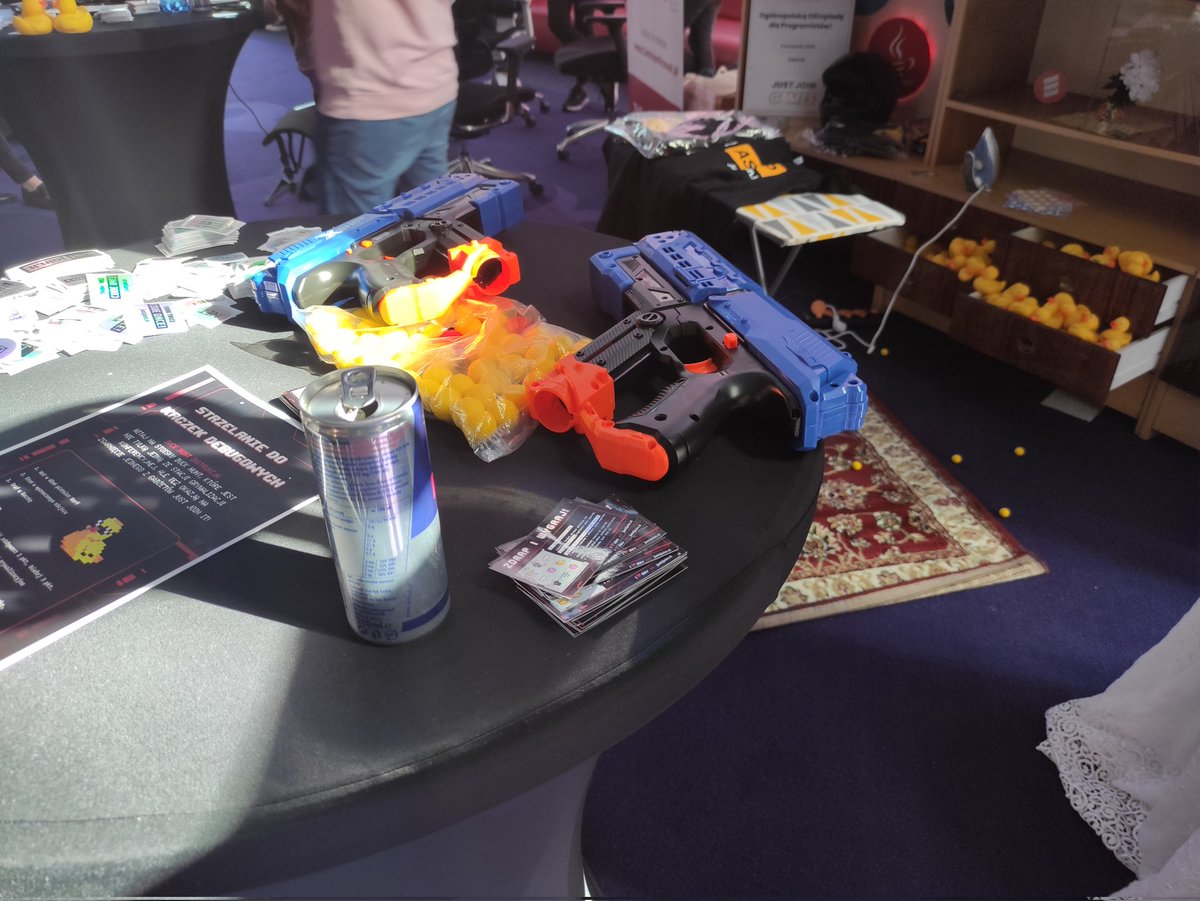 Tenebrael's tweet photo. A tak wygląda nasze stanowisko @JUSTJOIN_IT na #ILoveDev 😁 Meblościanka, #Nokia3310, #Nerf, kaczki-debugaczki i inne cuda. Najntisy pełną gębą, gimby nie znajo 💪 https://t.co/CzM1BHzEGY