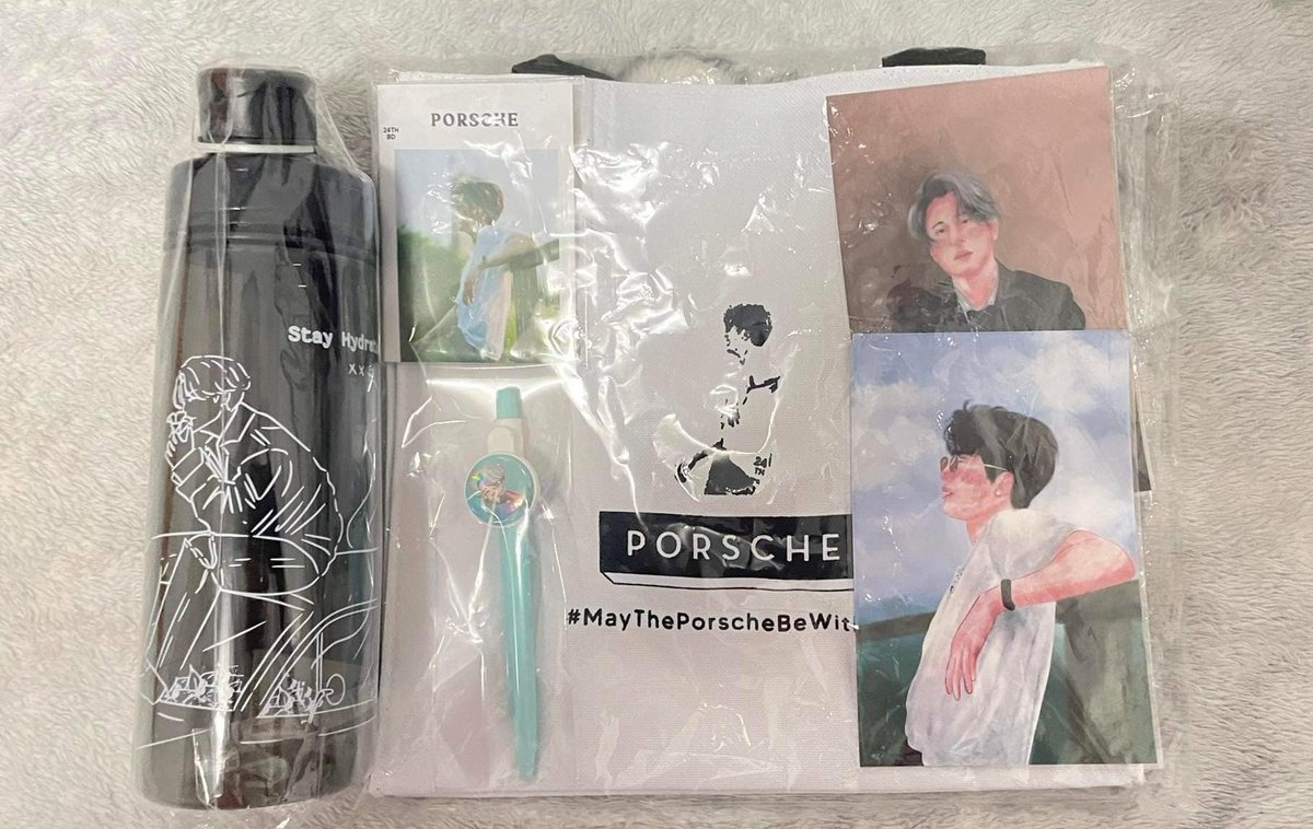 XxsivkJk3's tweet photo. มาถึงแล้วค้าบบบ กอวจากทีมProject MBK น่ารักมากๆ ขอบคุณที่ทำProjectดีๆแบบนี้ออกมานะค้าบบบ 🙏🙏🙏😍😍
#MaythePorschebewithyou
#PorscheBDAY24th https://t.co/PlPmzppqpt