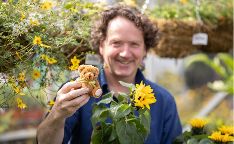 Hospice Sunflower Days is made possible by our fantastic volunteers and this year we are back on the streets! If you would like to volunteer on Friday 10th or Saturday 11th June, contact us now on 065 6821966
cahercalla.ie