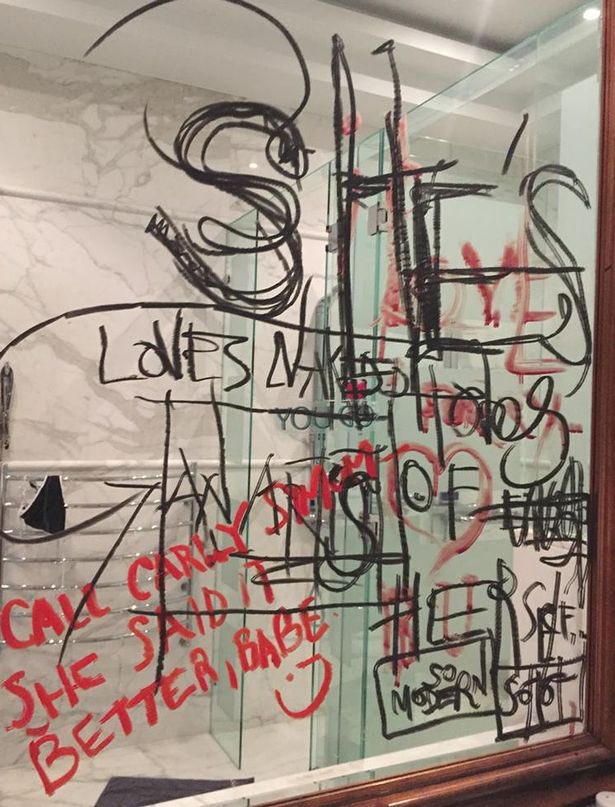amberskyefair's tweet photo. @BlueBurleigh Her M’s, R’s and especially the Y’s are a huge giveaway that it was her that wrote the red writing on the mirror, but she is claiming it’s Johnny. I wish they would compare the 2 in front her. https://t.co/CMunb7qMF1
