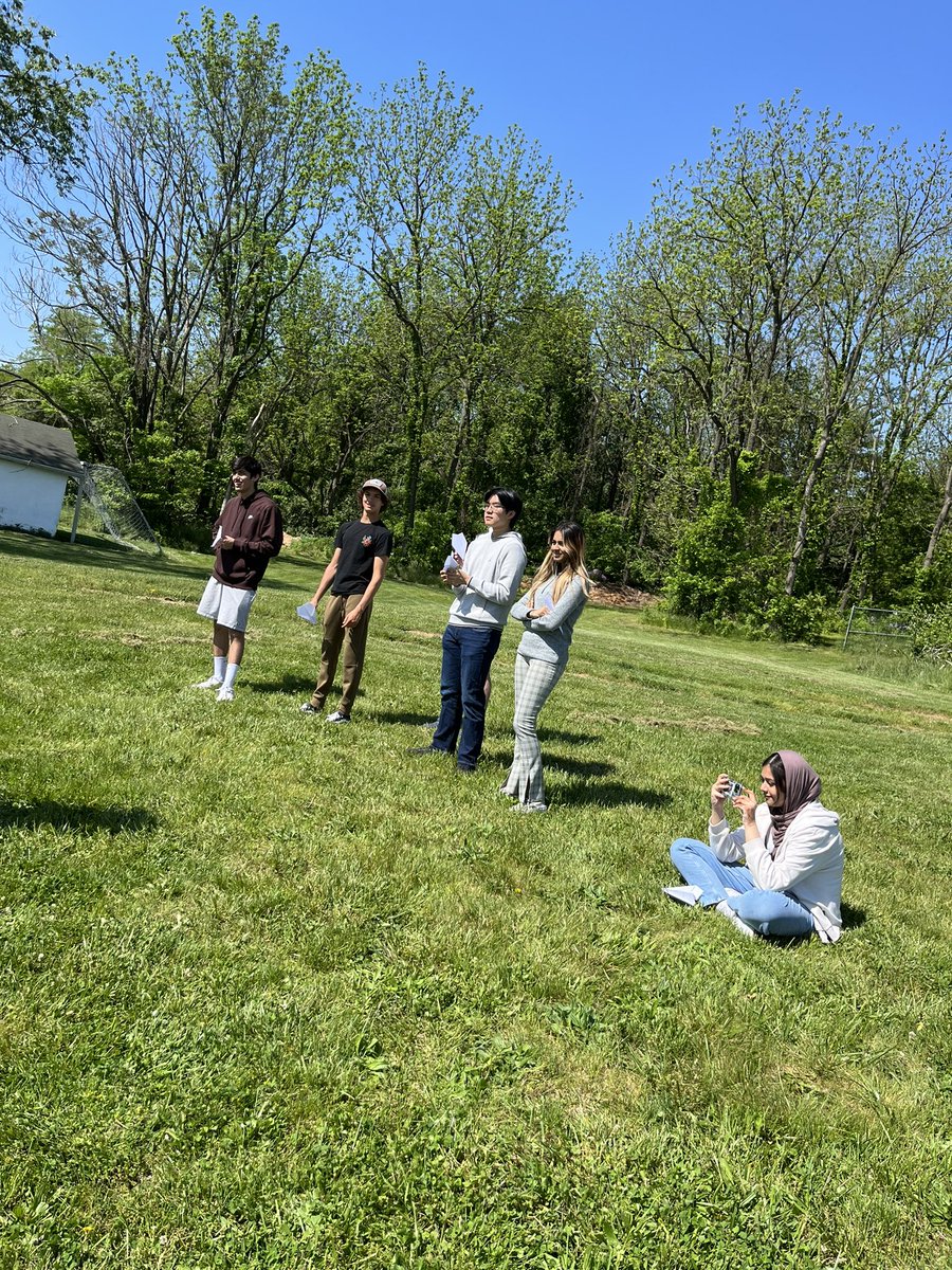 RebelsSHHS's tweet image. Mr. Long's AP Calc class made paper airplanes &amp;amp; are outside testing them for #averagespeed, #distance, #tricks, etc. It's so nice implementing learned and playing with the content #APExamsAreOVER 💚➕➖✖️➗
