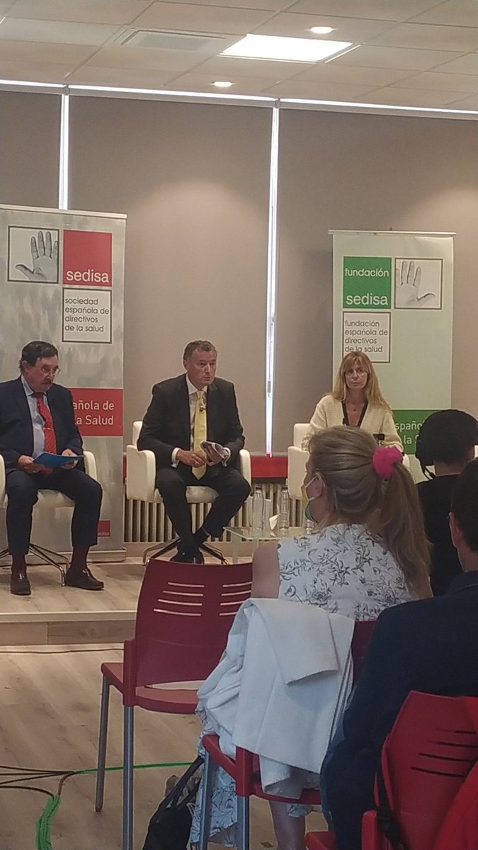SEDISA_NET's tweet photo. María Fernández Jiménez explica la importancia del foro SEDISA-SERMAS "Mejora de la continuidad asistencial en el #PacientePostictus crónico" https://t.co/5ugk3neCaE