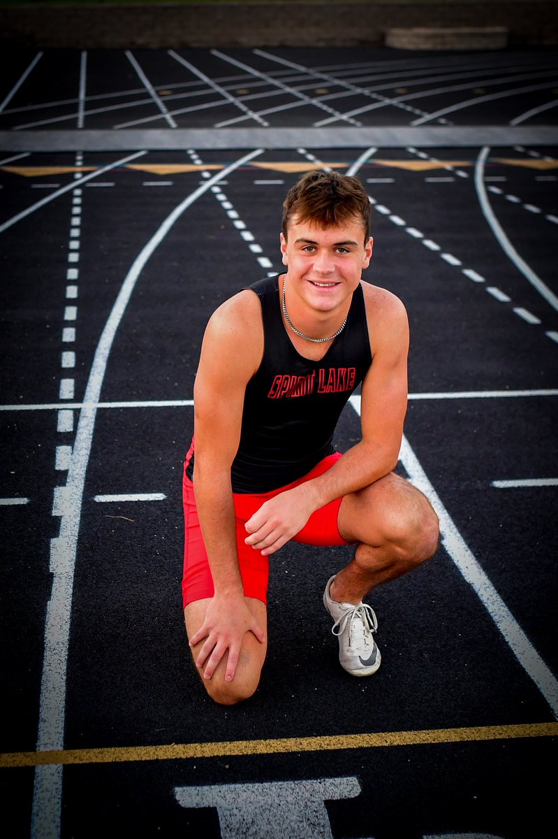 SpiritLakeTrack's tweet photo. 🎓SENIOR SPOTLIGHT🎓
@ethanbackhaus 
#WeAreSpiritLake #senior #foreveranIndian https://t.co/XYshFjFj9n