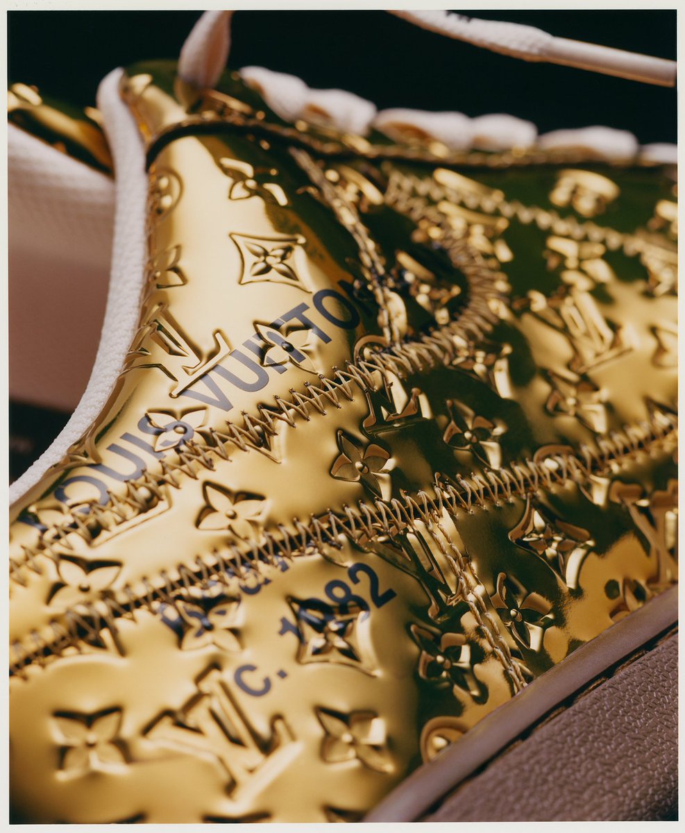 brendandunne's tweet photo. Louis Vuitton x Nike Air Force 1s by Virgil Abloh will retail at €2,000 for the lows and €2,500 for the mids in sizes 3.5 to 18. Nine colorways will release online in June, with early access going to LV “community members.” https://t.co/uXU9kklMhW