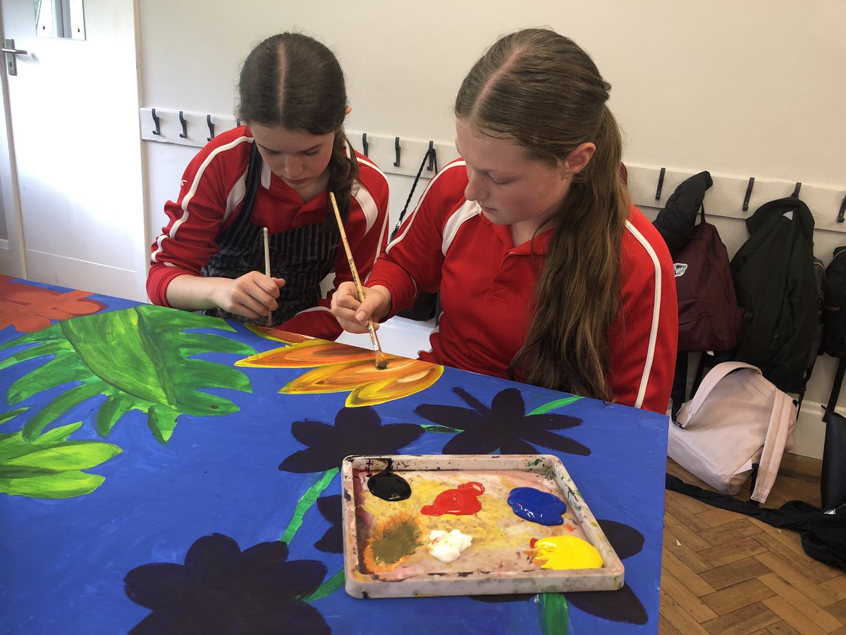 NewminsterMid's tweet photo. After school Arts Award helpers painting the colourful Lion King backdrops #artsaward #platinumartsmark #workingtoadeadline https://t.co/lojaUDxmAR