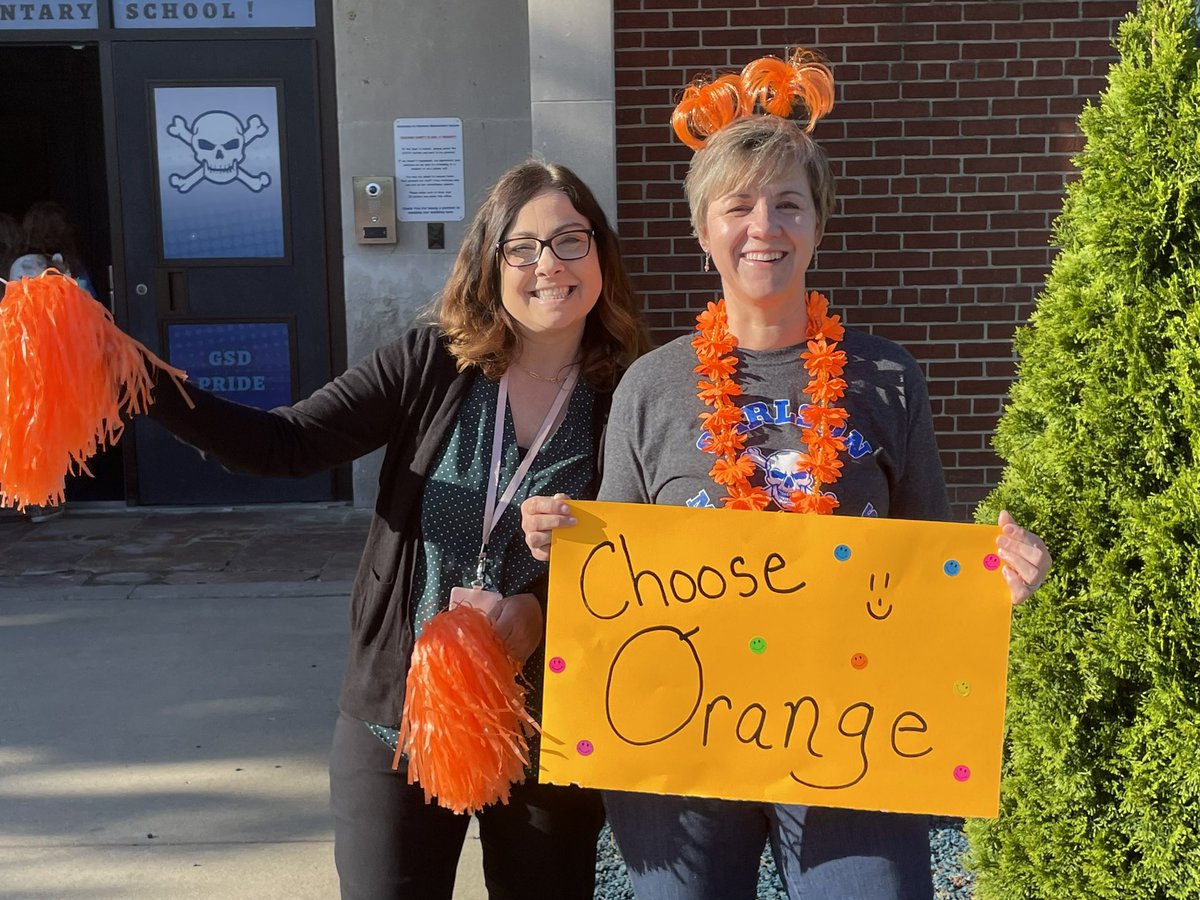 villak_villa's tweet photo. When you surprise your families with a little joy and ORANGE for a Terrific  Tuesday morning greeting! @orangefrogpond4 @Joe_Sanfelippo #honkforkindness #choosingjoy #TerrificTuesday #firstdayofschoolfeeling @casas_jimmy @superGSD https://t.co/1g5mMtHo7A