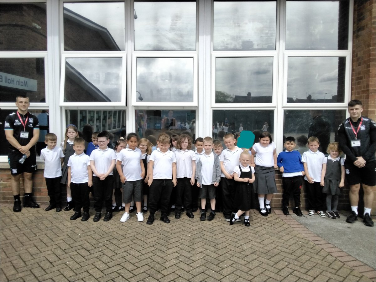 EPA_Y1_Y2's tweet photo. Year One have been very lucky today to meet two players from @hullfcofficial. Thank you to Connor Wynne and Jacob Hookem for answering our many questions!! https://t.co/fGyzfvW77g