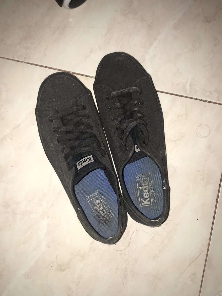 happyness______'s tweet photo. @digusur_realita HII aku gamau kalah dong sm gusur!!! ini sepatu yg nemenin masa2 kelas 3 sma yg super melelahkan itu!! saksi bisu cape, sedih, kesel. plus saksi bisu pas lg cekcok sm mantan juga :DD upsss 🤭 #TemanSekolahku #MyShoesStory https://t.co/dJa8LPs2V8