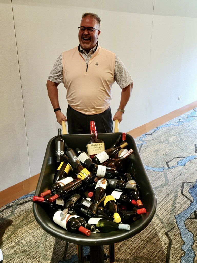 rspur's tweet photo. Our Eugene CC team didn’t win the Annual @oregoncmaa Tournament, though the raffle prize of a wheelbarrow full of win was a much better trophy to share. #idratherbeluckythangood https://t.co/Yi4rfr2ozS