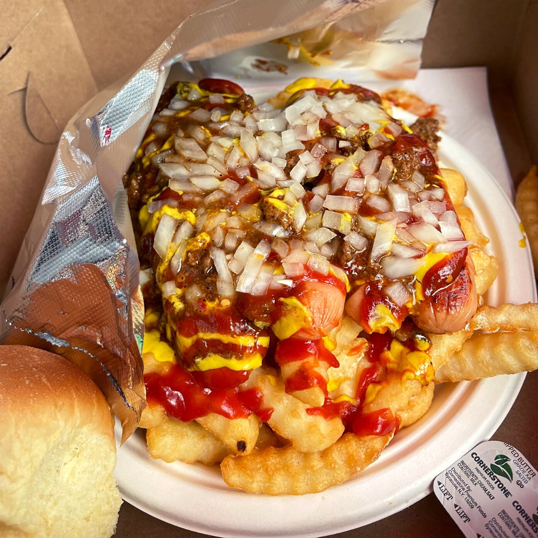 TomWahls's tweet photo. ๐ญ ๐๐ฉ๐ฐ ๐ญ๐ฆ๐ต ๐ต๐ฉ๐ฆ ๐ฅ๐ฐ๐จ๐ด ๐ฐ๐ถ๐ต?!
Out of their bun that is...come in and enjoy one of our ๐ค ๐ง๐ฒ๐
๐ฎ๐ ๐๐ผ๐ ๐๐๐ป๐ธ๐ฒ๐ฟ ๐ฃ๐น๐ฎ๐๐ฒ๐ today! You won't even miss the bun! ๐
https://t.co/yPjtxKi5Tq
#texashot #junkerplates #hotdogs #tomwahls https://t.co/hli3INdene
