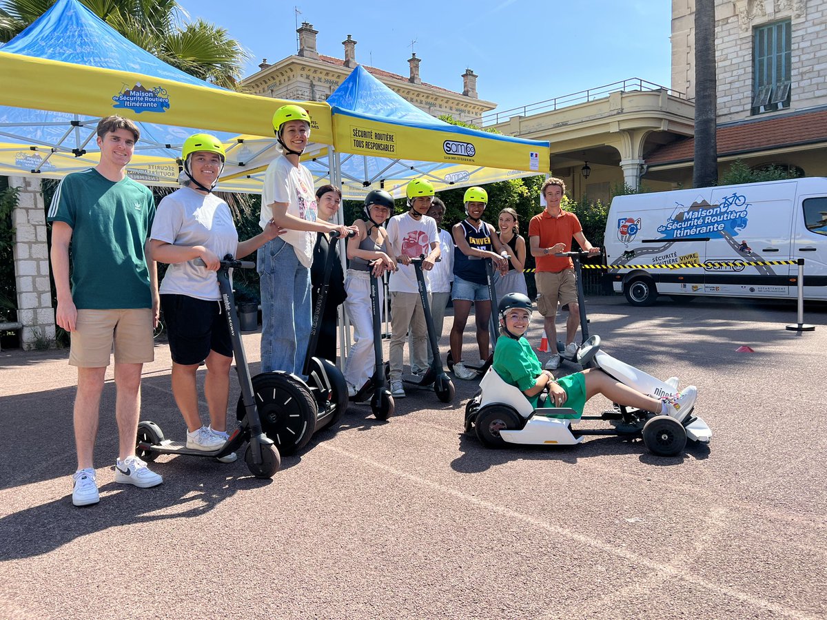 YaeleGADDICTION's tweet photo. 🛣 Le village #SecuriteRoutiere, au Lycée Massena, à #Nice06, pour sensibiliser aux risques routiers.

🛣 L’équipe @GADDICTION06 a invité 370 de jeunes à s’essayer aux trottinettes électriques, au kart, et au segway. 🚘 https://t.co/W9WrVayeb7