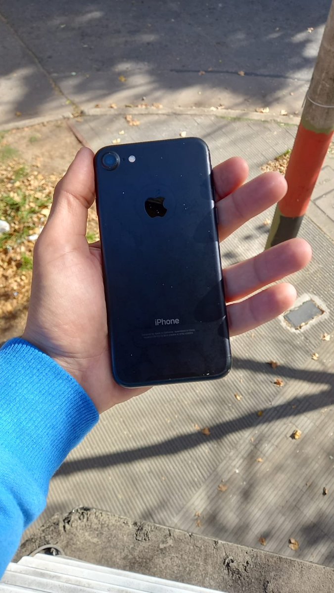 Si me dan una mano RT.. 
ROSARIO
Vendo Iphone 7 de 32 gb. 76% bateria.
$40.000 o u$d150 (solo efectivo)