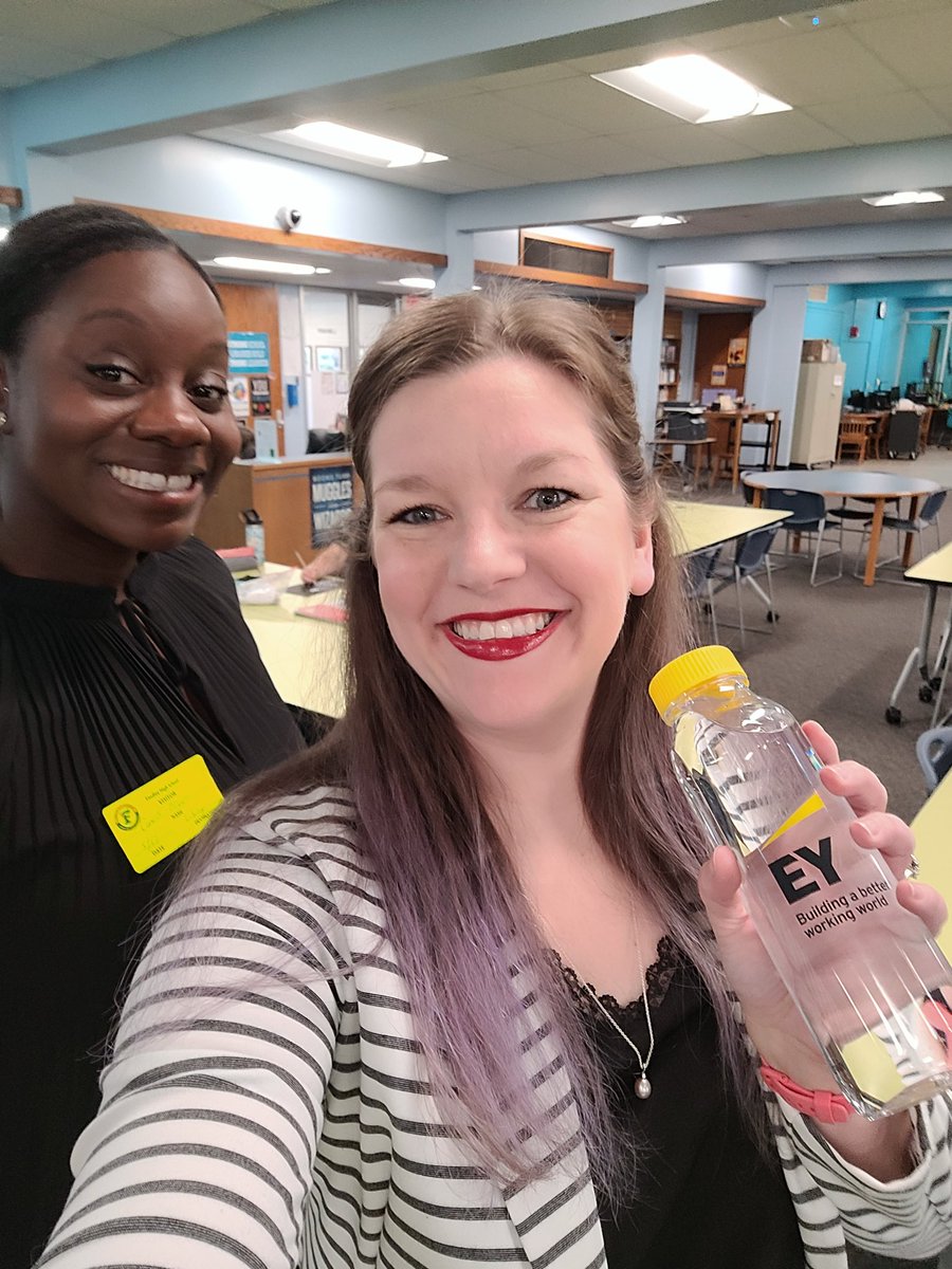 Recruiter_Emily's tweet photo. Volunteering at our local high school for mock #interviews proudly represent @EY_US &amp; our #sustainable swag 💗 #betterworkingworld https://t.co/Ww1ft0KnS4