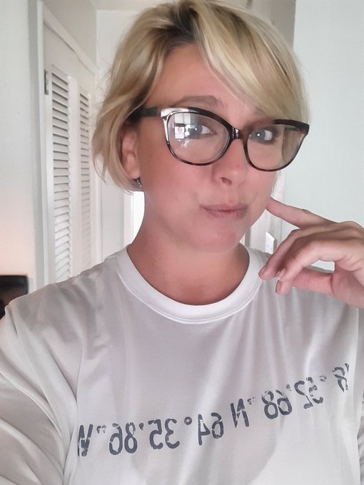 Anyone recognize this special shirt? https://t.co/RAqhznsJVt<a href="/tag/momcomesfirst"class="tags"><span>#momcomesfirst</span></a>