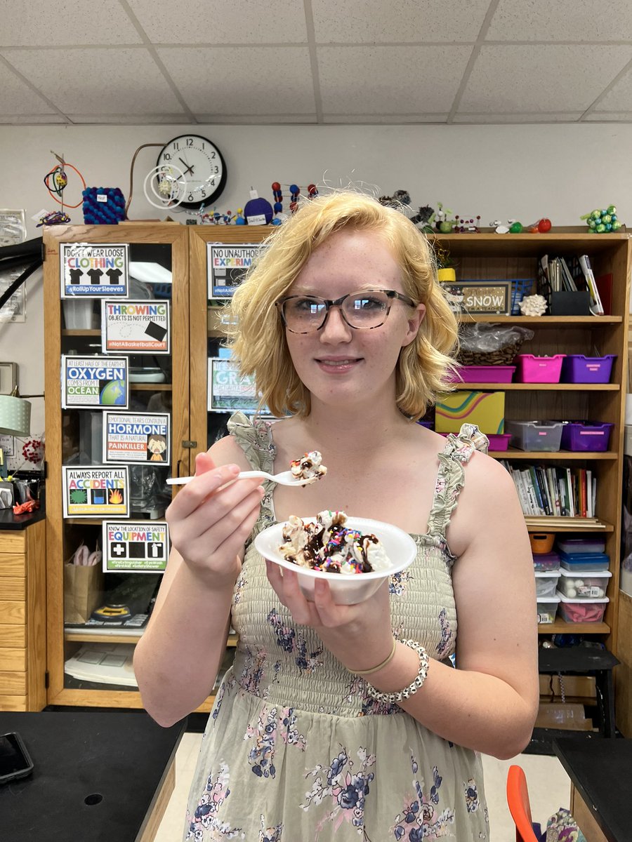 WCDS_Science's tweet photo. I scream, you scream, we all scream for ice cream🍦8th grade ice cream day is the best day. They tested freezing points and phase changes to make a yummy reward for a great year in science! #WCDSScience #WCDSGrade8 #WCDSMiddleSchool https://t.co/PoUHMQ9Zdr