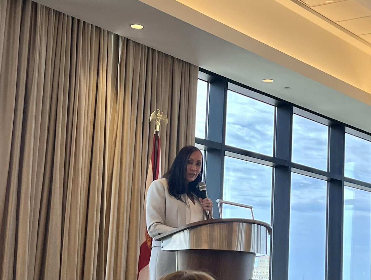 WhiteCollar_Law's tweet photo. Great to get together again for the @federalbar PBC Ch Ryskamp Award lunch. Congrats to this year’s honoree, Angela Noble, Clerk of Court for the SD of Fl, who gave a memorable acceptance speech that got a standing ovation.@TheFlaBar @uscourts
#barevents
#federalpractice https://t.co/Wbjl57bMrZ