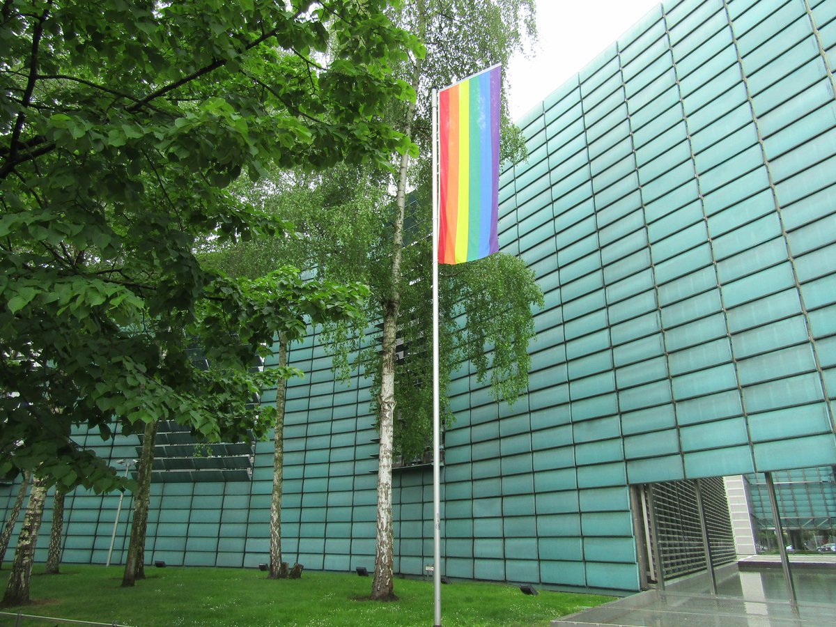 IcelandinBerlin's tweet photo. Vor den Nordischen Botschaften wurde  die #Regenbogenflagge gehisst, denn es ist Internationaler Tag gegen Homo-, Bi-, Inter- und Transphobie (#IDAHOBIT). Er erinnert an den 17.5.1990, an dem Homosexualität aus dem Diagnoseschlüssel ICD-10 der WHO gestrichen wurde.Happy 17 May! https://t.co/4GsgHDTyFt