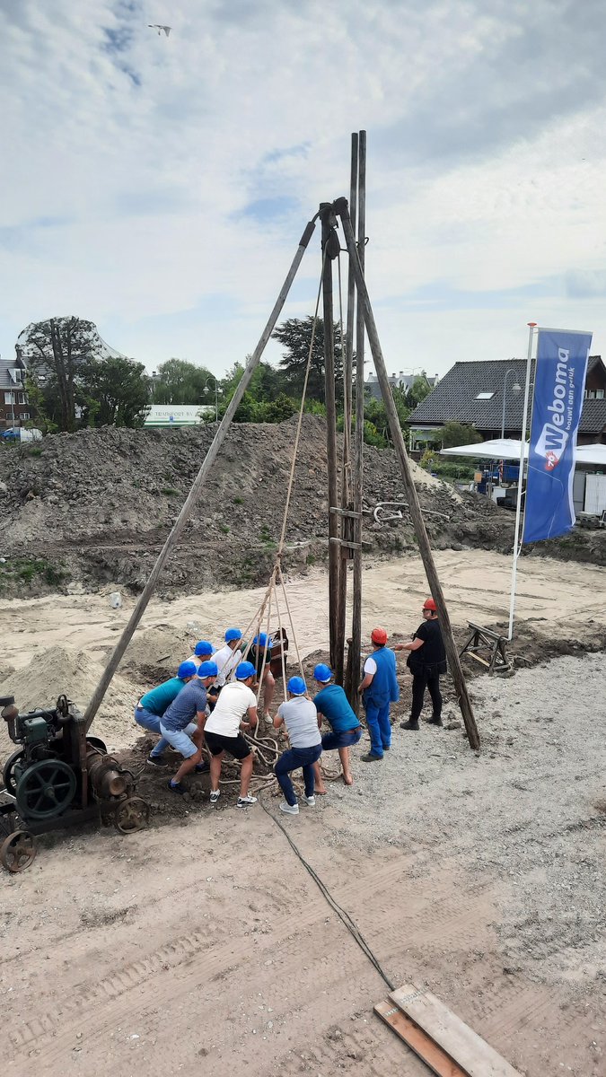 Weboma's tweet photo. Zojuist de officiële handeling bij project Het Uithofje in Den Haag met kopers en projectbetrokkenen! https://t.co/sBc4cmtO0R